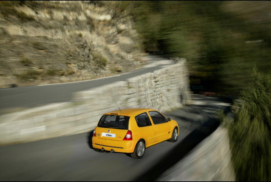  Renault Clio Sport 2002 года  (фото 13 из 76)